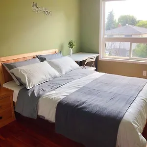 Homestay Nice With Private Bath In Mid Town Toronto